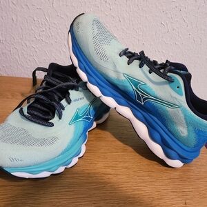 Mizuno Teal and Navy Running Shoes